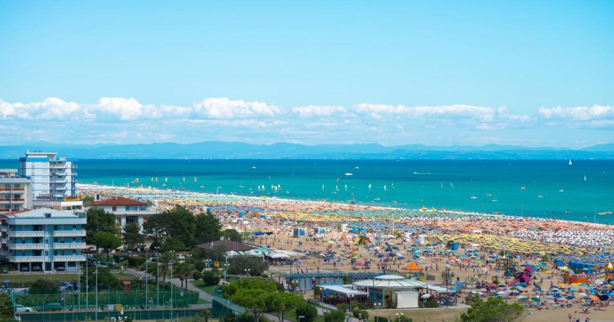 Apartment Cozy Two-bedroom In A Seafront Building Bibione